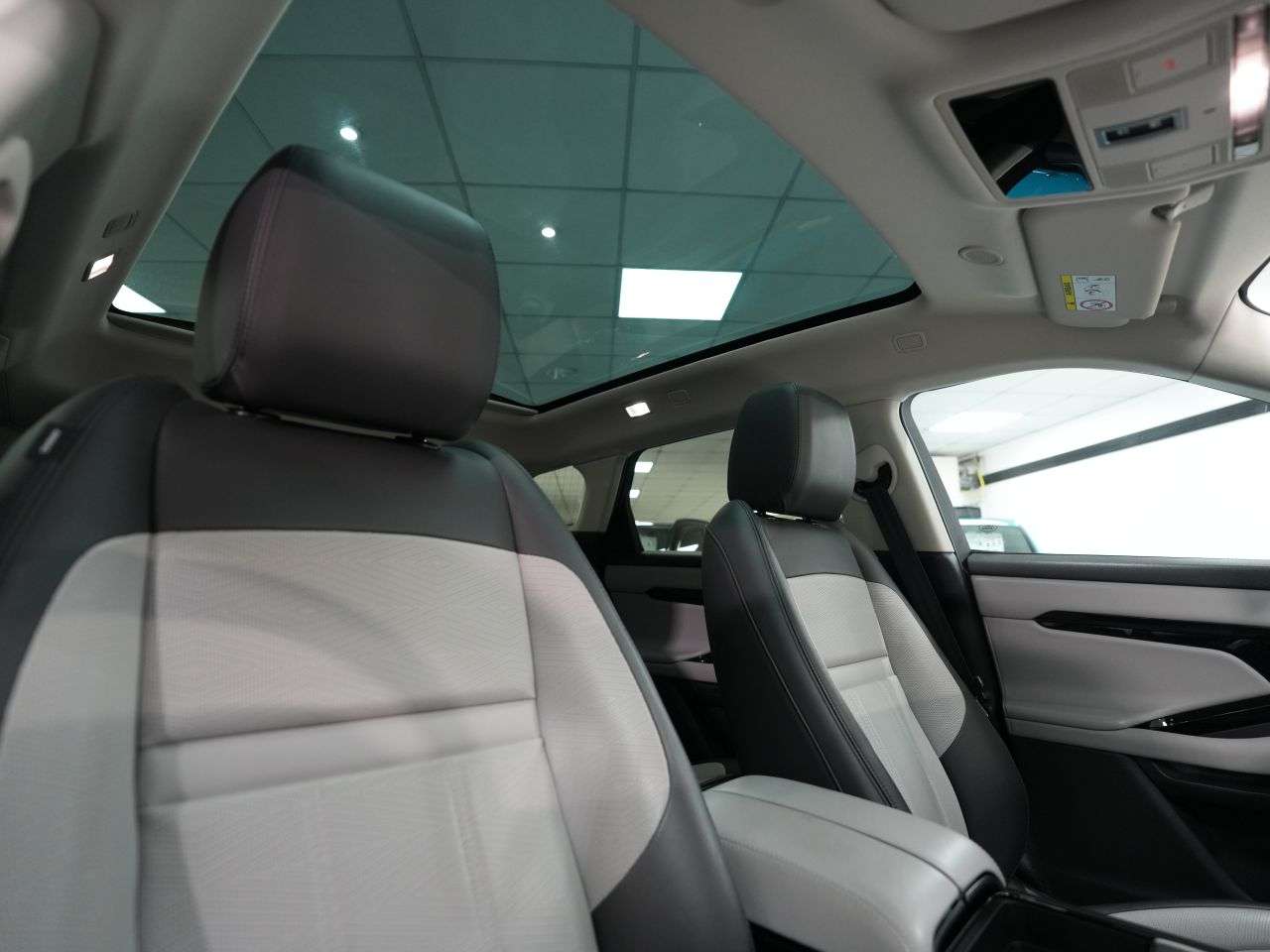 A 2023 LAND ROVER RANGE ROVER EVOQUE 2.0 D200 MHEV Dynamic HSE SUV 5dr Diesel Auto 4WD Euro 6 (s/s) (204 ps) 1 F A 2023 LAND ROVER RANGE ROVER EVOQUE 2.0 D200 MHEV Dynamic HSE SUV 5dr Diesel Auto 4WD Euro 6 (s/s) (204 ps) 1 F