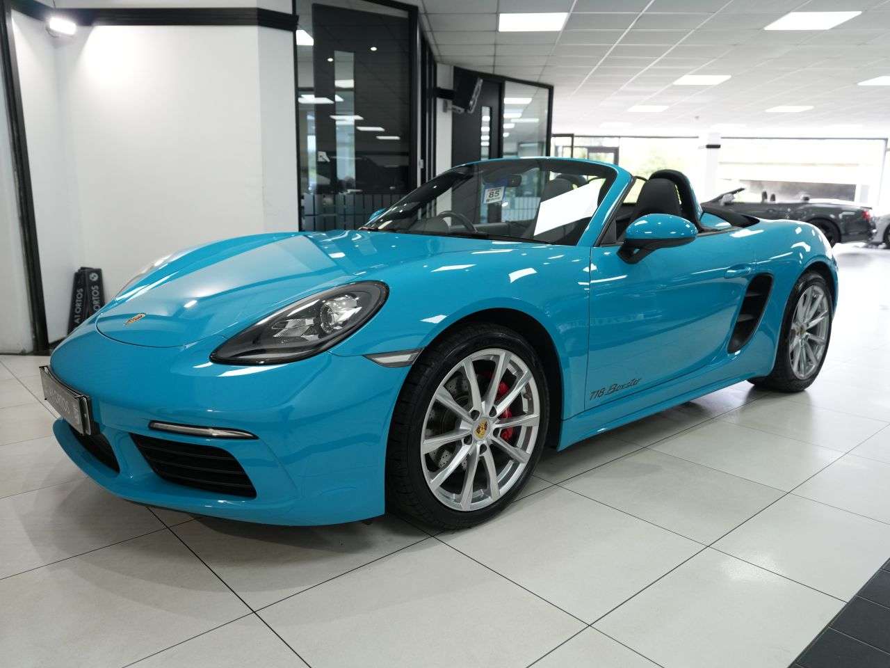 A 2016 PORSCHE 718 BOXSTER 2.0T Convertible 2dr Petrol PDK Euro 6 (s/s) (300 ps) BEAUTIFUL MIAMI BLUE A 2016 PORSCHE 718 BOXSTER 2.0T Convertible 2dr Petrol PDK Euro 6 (s/s) (300 ps) BEAUTIFUL MIAMI BLUE