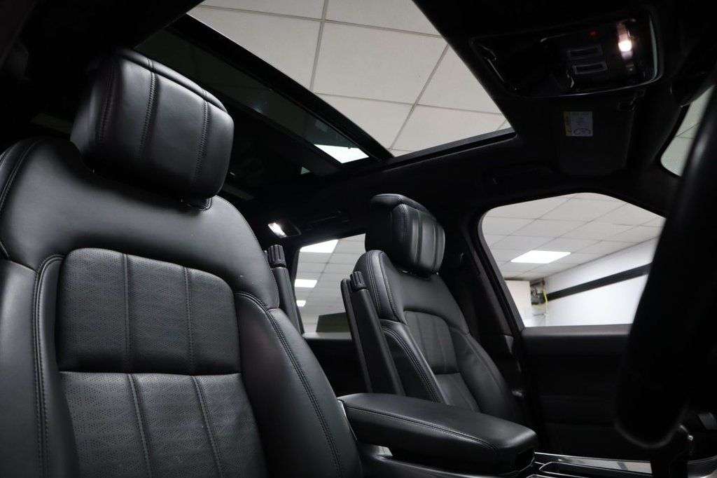 A 2019 LAND ROVER RANGE ROVER SPORT 3.0 SD V6 Autobiography Dynamic SUV 5dr Diesel Auto 4WD Euro 6 (s/s) (306 p A 2019 LAND ROVER RANGE ROVER SPORT 3.0 SD V6 Autobiography Dynamic SUV 5dr Diesel Auto 4WD Euro 6 (s/s) (306 p