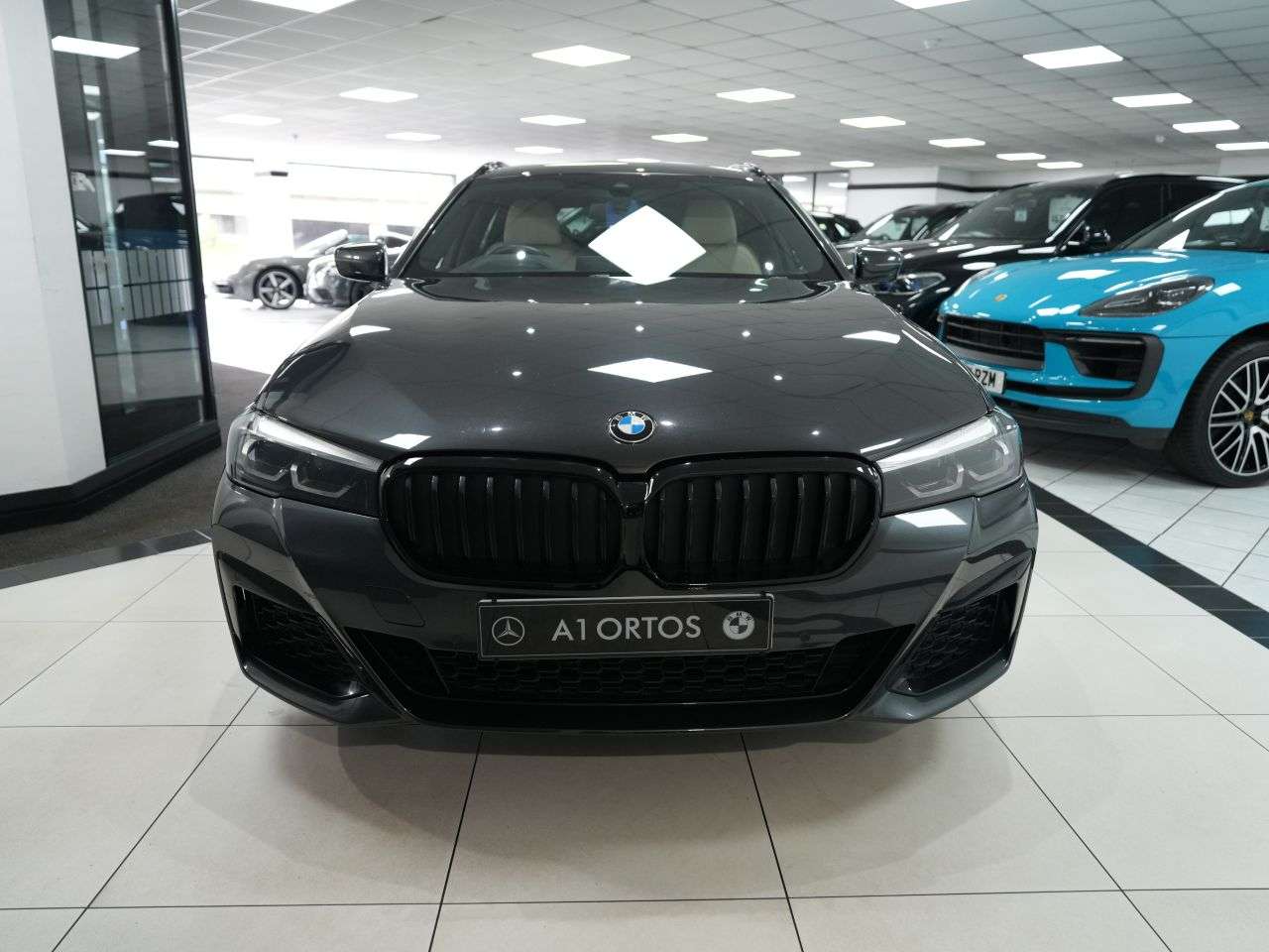 A 2020 BMW 5 SERIES 3.0 530d MHT M Sport Touring 5dr Diesel Hybrid Steptronic xDrive Euro 6 (s/ A 2020 BMW 5 SERIES 3.0 530d MHT M Sport Touring 5dr Diesel Hybrid Steptronic xDrive Euro 6 (s/
