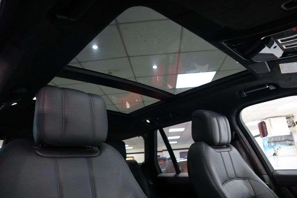A 2021 LAND ROVER RANGE ROVER 3.0 D300 MHEV Westminster Black SUV 5dr Diesel Auto 4WD Euro 6 (s/s) (300 p A 2021 LAND ROVER RANGE ROVER 3.0 D300 MHEV Westminster Black SUV 5dr Diesel Auto 4WD Euro 6 (s/s) (300 p