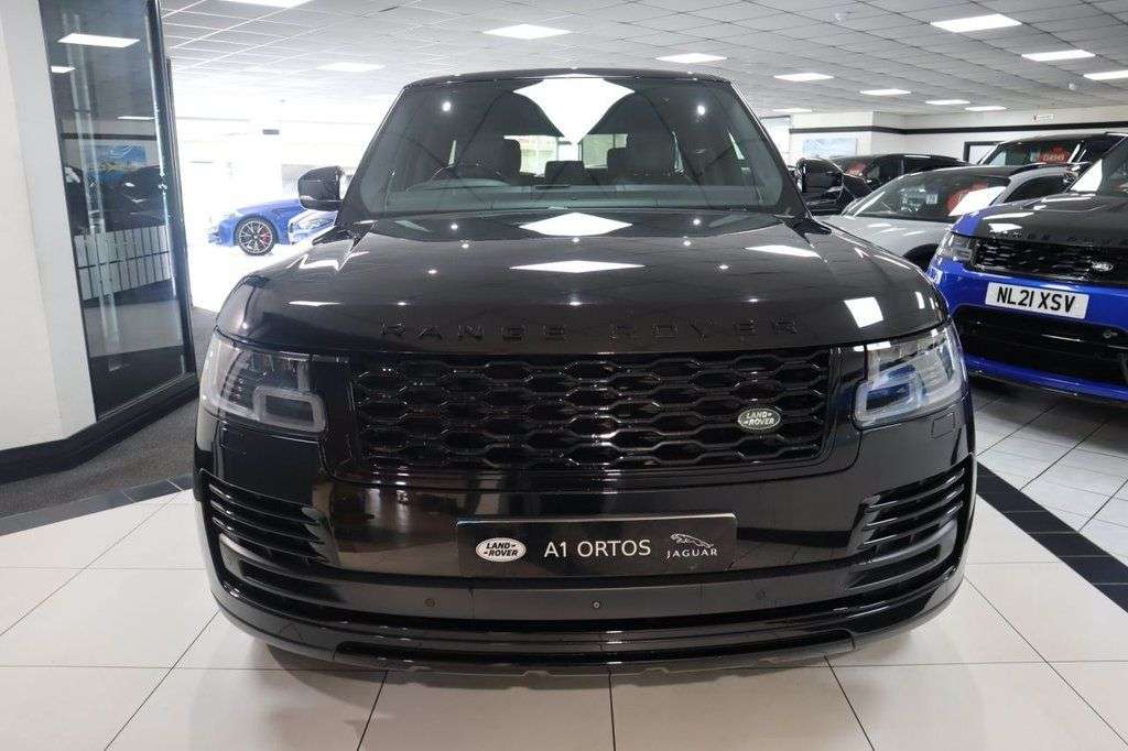 A 2021 LAND ROVER RANGE ROVER 3.0 D300 MHEV Westminster Black SUV 5dr Diesel Auto 4WD Euro 6 (s/s) (300 p A 2021 LAND ROVER RANGE ROVER 3.0 D300 MHEV Westminster Black SUV 5dr Diesel Auto 4WD Euro 6 (s/s) (300 p