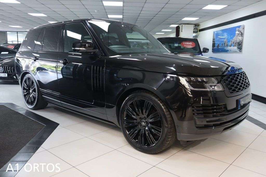 A 2021 LAND ROVER RANGE ROVER 3.0 D300 MHEV Westminster Black SUV 5dr Diesel Auto 4WD Euro 6 (s/s) (300 p A 2021 LAND ROVER RANGE ROVER 3.0 D300 MHEV Westminster Black SUV 5dr Diesel Auto 4WD Euro 6 (s/s) (300 p