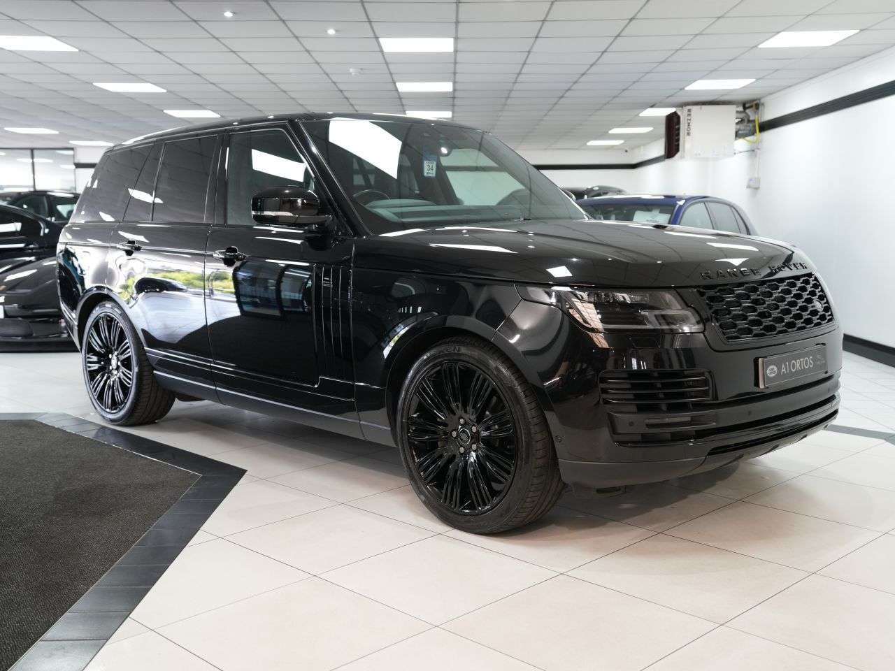 A 2021 LAND ROVER RANGE ROVER 3.0 D300 MHEV Westminster Black SUV 5dr Diesel Auto 4WD Euro 6 (s/s) (300 p A 2021 LAND ROVER RANGE ROVER 3.0 D300 MHEV Westminster Black SUV 5dr Diesel Auto 4WD Euro 6 (s/s) (300 p