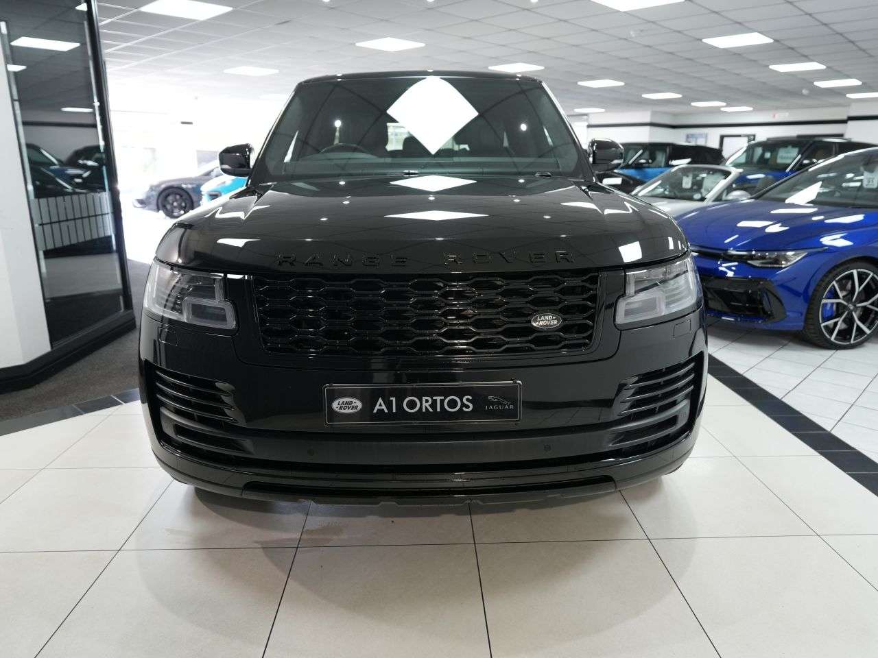 A 2021 LAND ROVER RANGE ROVER 3.0 D300 MHEV Westminster Black SUV 5dr Diesel Auto 4WD Euro 6 (s/s) (300 p A 2021 LAND ROVER RANGE ROVER 3.0 D300 MHEV Westminster Black SUV 5dr Diesel Auto 4WD Euro 6 (s/s) (300 p