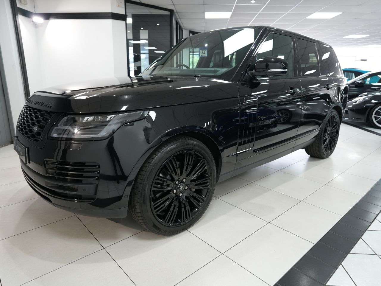 A 2021 LAND ROVER RANGE ROVER 3.0 D300 MHEV Westminster Black SUV 5dr Diesel Auto 4WD Euro 6 (s/s) (300 p A 2021 LAND ROVER RANGE ROVER 3.0 D300 MHEV Westminster Black SUV 5dr Diesel Auto 4WD Euro 6 (s/s) (300 p