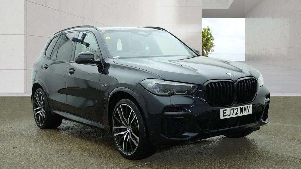 A 2022 BMW X5 3.0 45e 24kWh M Sport SUV 5dr Petrol Plug-in Hybrid Auto xDrive Euro 6 (s/s A 2022 BMW X5 3.0 45e 24kWh M Sport SUV 5dr Petrol Plug-in Hybrid Auto xDrive Euro 6 (s/s