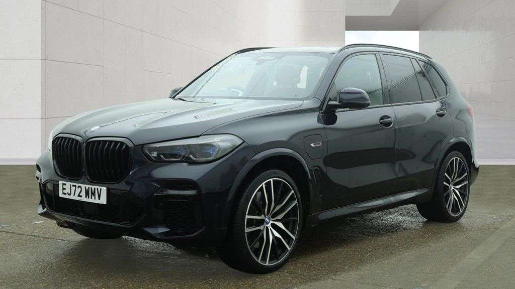 A 2022 BMW X5 3.0 45e 24kWh M Sport SUV 5dr Petrol Plug-in Hybrid Auto xDrive Euro 6 (s/s A 2022 BMW X5 3.0 45e 24kWh M Sport SUV 5dr Petrol Plug-in Hybrid Auto xDrive Euro 6 (s/s