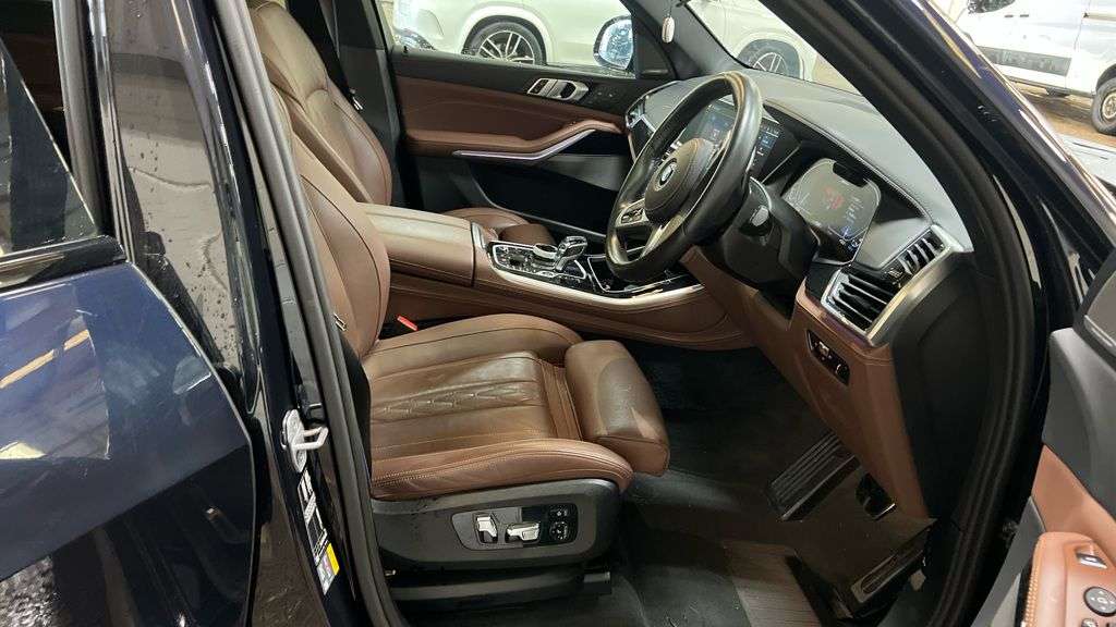 A 2022 BMW X5 3.0 45e 24kWh M Sport SUV 5dr Petrol Plug-in Hybrid Auto xDrive Euro 6 (s/s A 2022 BMW X5 3.0 45e 24kWh M Sport SUV 5dr Petrol Plug-in Hybrid Auto xDrive Euro 6 (s/s