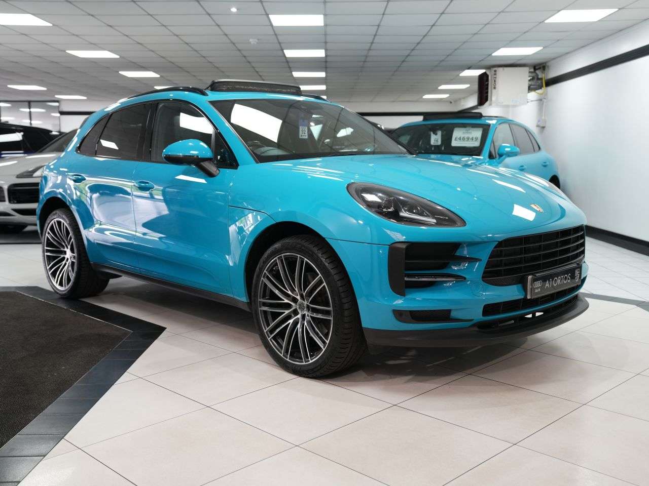 A 2019 PORSCHE MACAN 2.0T SUV 5dr Petrol PDK 4WD Euro 6 (s/s) (245 ps) 16K SPEC! BEAUTIFUL CONDI A 2019 PORSCHE MACAN 2.0T SUV 5dr Petrol PDK 4WD Euro 6 (s/s) (245 ps) 16K SPEC! BEAUTIFUL CONDI
