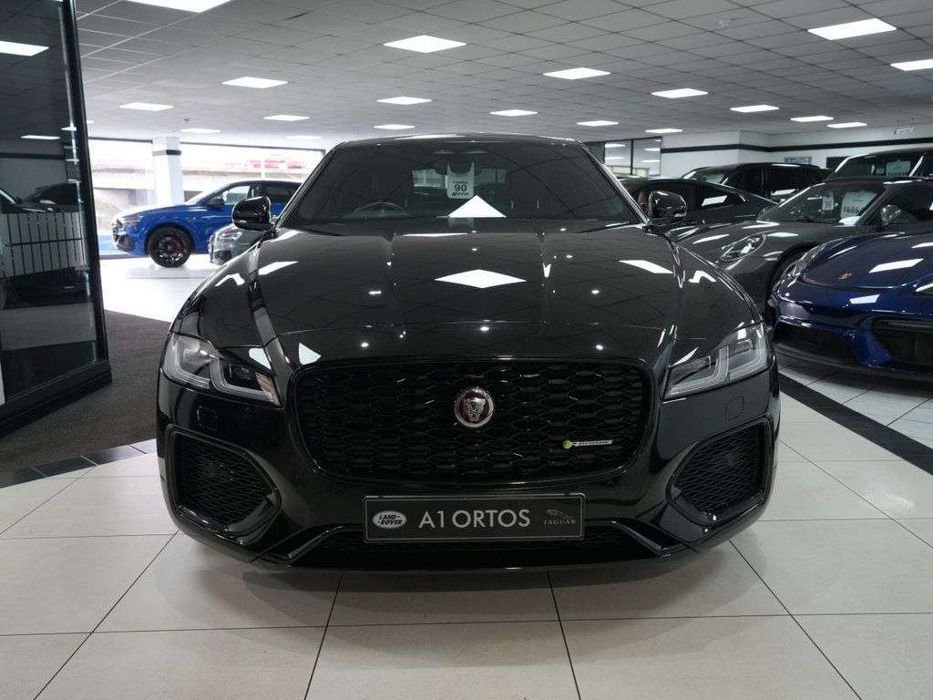 A 2024 JAGUAR XF 2.0 D200 MHEV R-Dynamic SE Black Saloon 4dr Diesel Auto Euro 6 (s/s) (204 p A 2024 JAGUAR XF 2.0 D200 MHEV R-Dynamic SE Black Saloon 4dr Diesel Auto Euro 6 (s/s) (204 p