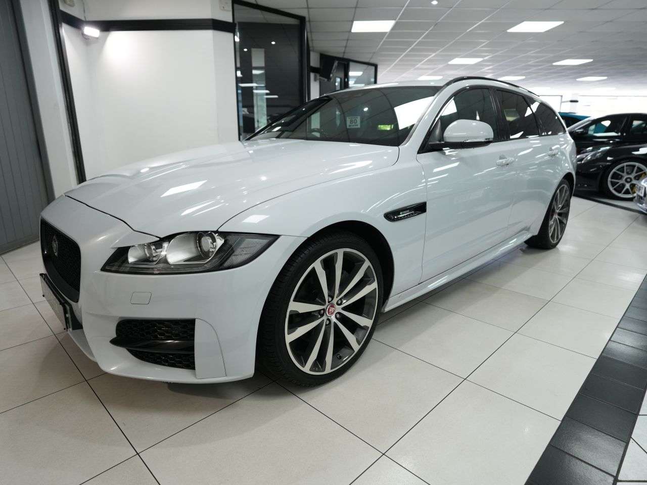 A 2019 JAGUAR XF 2.0d R-Sport Sportbrake 5dr Diesel Auto Euro 6 (s/s) (180 ps) GORGEOUS SPOR A 2019 JAGUAR XF 2.0d R-Sport Sportbrake 5dr Diesel Auto Euro 6 (s/s) (180 ps) GORGEOUS SPOR