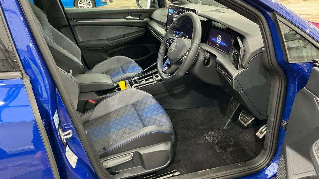 A 2024 VOLKSWAGEN GOLF 2.0 TSI R Hatchback 5dr Petrol DSG 4Motion Euro 6 (s/s) (333 ps) FACELIFT 8 A 2024 VOLKSWAGEN GOLF 2.0 TSI R Hatchback 5dr Petrol DSG 4Motion Euro 6 (s/s) (333 ps) FACELIFT 8