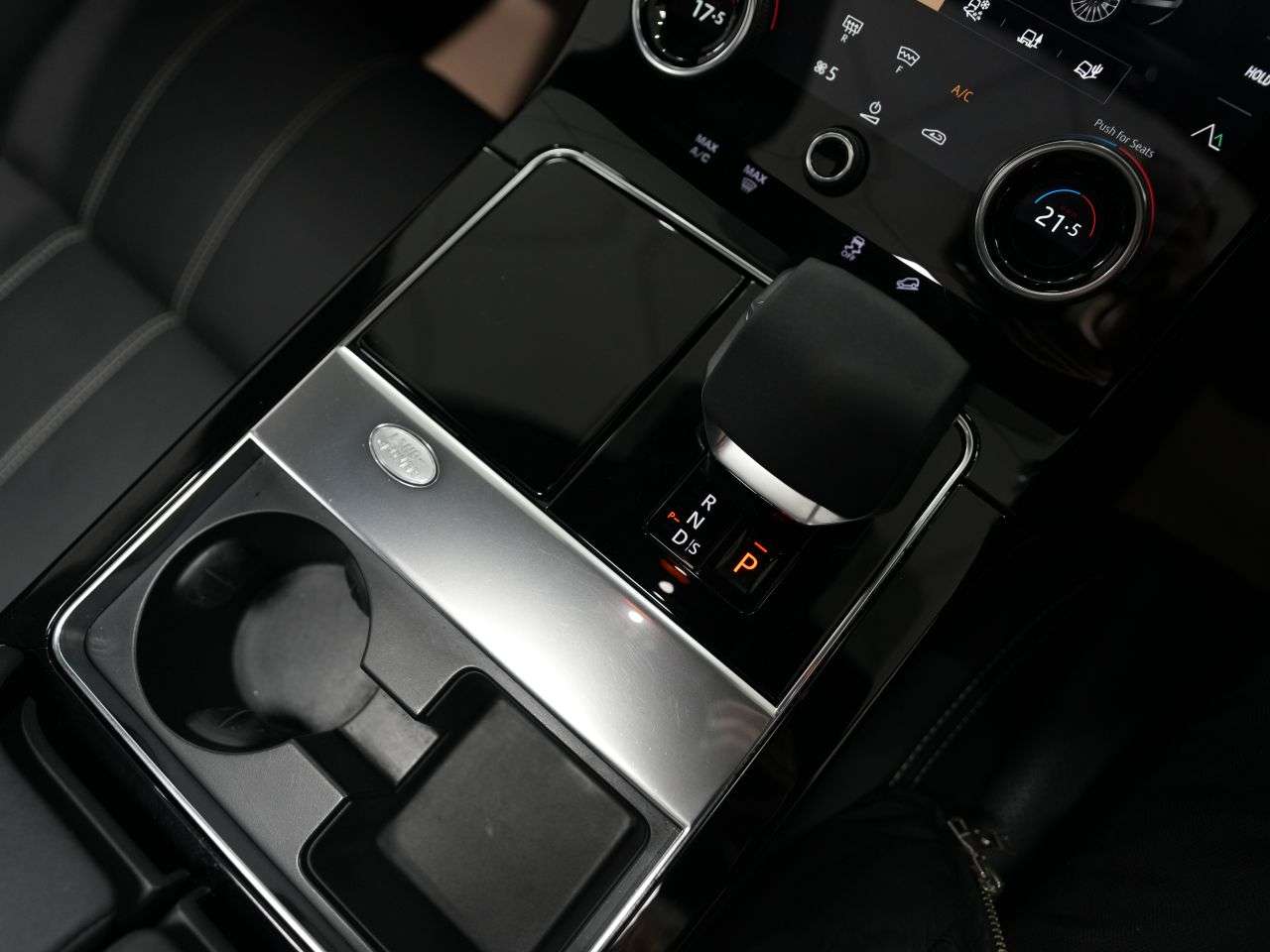 2022 LAND ROVER RANGE ROVER VELAR 2022 LAND ROVER RANGE ROVER VELAR