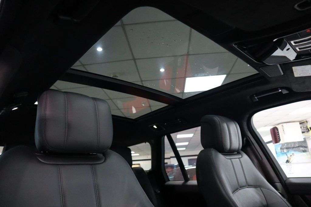 A 2021 LAND ROVER RANGE ROVER 3.0 D300 MHEV Westminster Black SUV 5dr Diesel Auto 4WD Euro 6 (s/s) (300 p A 2021 LAND ROVER RANGE ROVER 3.0 D300 MHEV Westminster Black SUV 5dr Diesel Auto 4WD Euro 6 (s/s) (300 p
