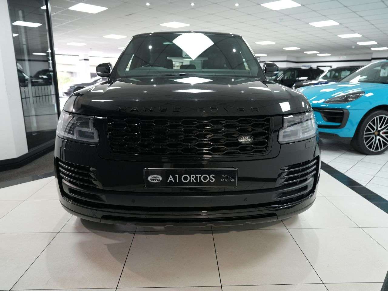 A 2021 LAND ROVER RANGE ROVER 3.0 D300 MHEV Westminster Black SUV 5dr Diesel Auto 4WD Euro 6 (s/s) (300 p A 2021 LAND ROVER RANGE ROVER 3.0 D300 MHEV Westminster Black SUV 5dr Diesel Auto 4WD Euro 6 (s/s) (300 p