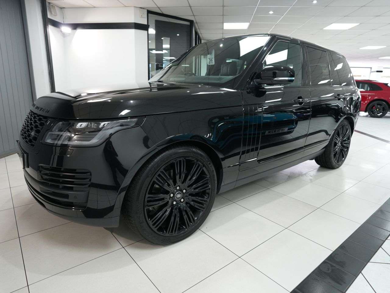 A 2021 LAND ROVER RANGE ROVER 3.0 D300 MHEV Westminster Black SUV 5dr Diesel Auto 4WD Euro 6 (s/s) (300 p A 2021 LAND ROVER RANGE ROVER 3.0 D300 MHEV Westminster Black SUV 5dr Diesel Auto 4WD Euro 6 (s/s) (300 p