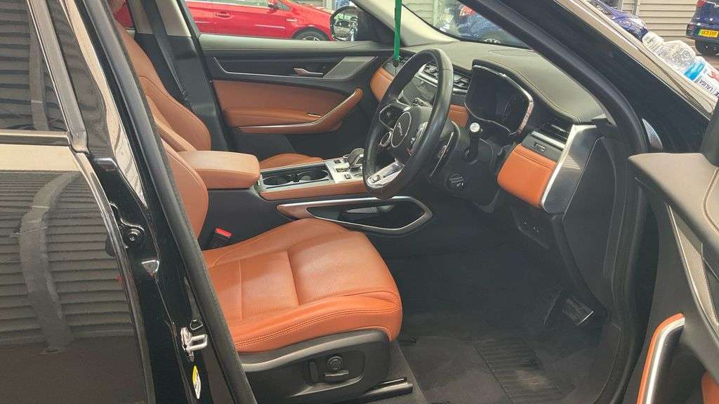 A 2023 JAGUAR F-PACE 2.0 D200 MHEV R-Dynamic Black SUV 5dr Diesel Auto AWD Euro 6 (s/s) (204 ps) A 2023 JAGUAR F-PACE 2.0 D200 MHEV R-Dynamic Black SUV 5dr Diesel Auto AWD Euro 6 (s/s) (204 ps)