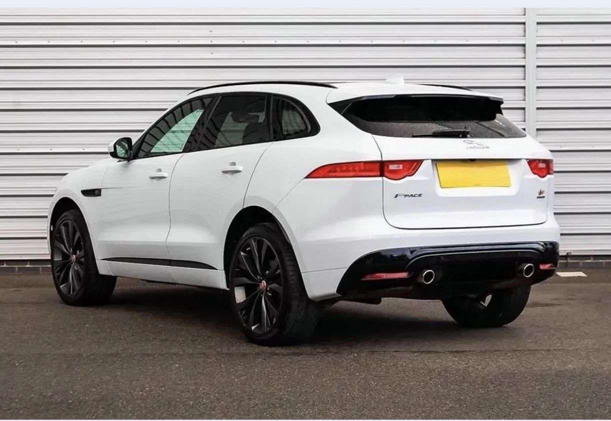 A 2019 JAGUAR F-PACE 3.0 D300 V6 S SUV 5dr Diesel Auto AWD Euro 6 (s/s) (300 ps) 10K SPEC! A 2019 JAGUAR F-PACE 3.0 D300 V6 S SUV 5dr Diesel Auto AWD Euro 6 (s/s) (300 ps) 10K SPEC!