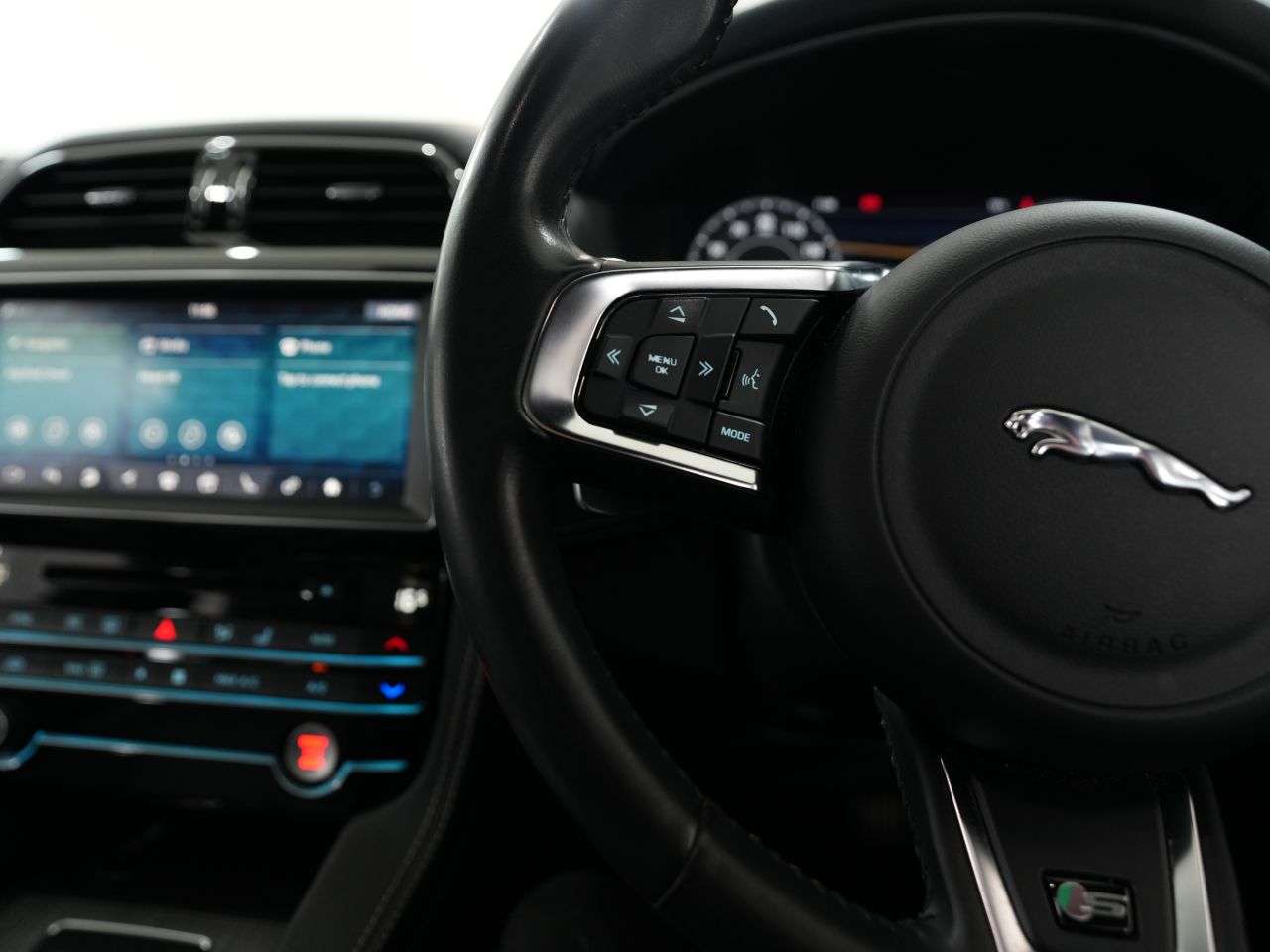 2019 JAGUAR F-PACE 2019 JAGUAR F-PACE