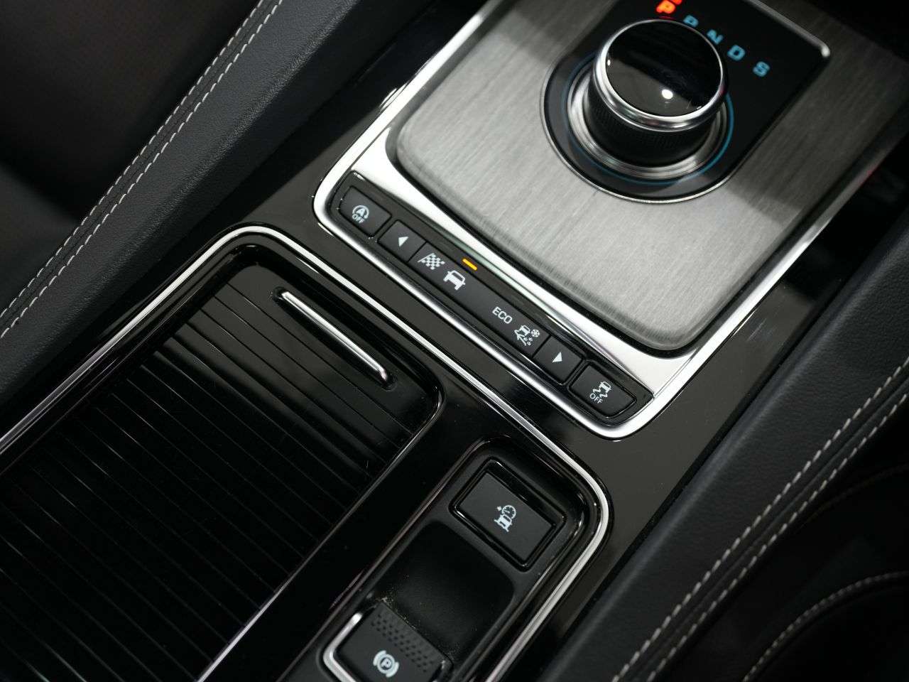 2019 JAGUAR F-PACE 2019 JAGUAR F-PACE