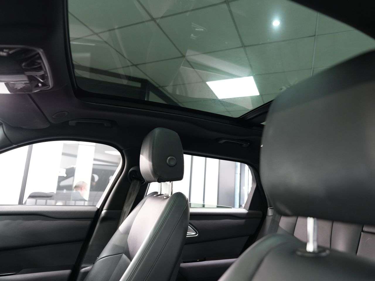 A 2023 LAND ROVER RANGE ROVER VELAR 3.0 D300 MHEV Dynamic SE SUV 5dr Diesel Auto 4WD Euro 6 (s/s) (300 ps) 1 OW A 2023 LAND ROVER RANGE ROVER VELAR 3.0 D300 MHEV Dynamic SE SUV 5dr Diesel Auto 4WD Euro 6 (s/s) (300 ps) 1 OW