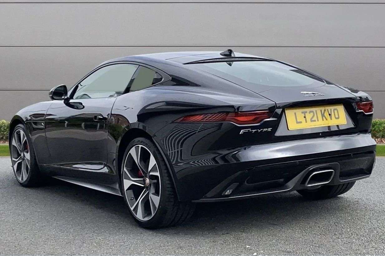 A 2021 JAGUAR F-TYPE 2.0i First Edition Coupe 2dr Petrol Auto Euro 6 (s/s) (300 ps) BEAUTIFUL NE A 2021 JAGUAR F-TYPE 2.0i First Edition Coupe 2dr Petrol Auto Euro 6 (s/s) (300 ps) BEAUTIFUL NE