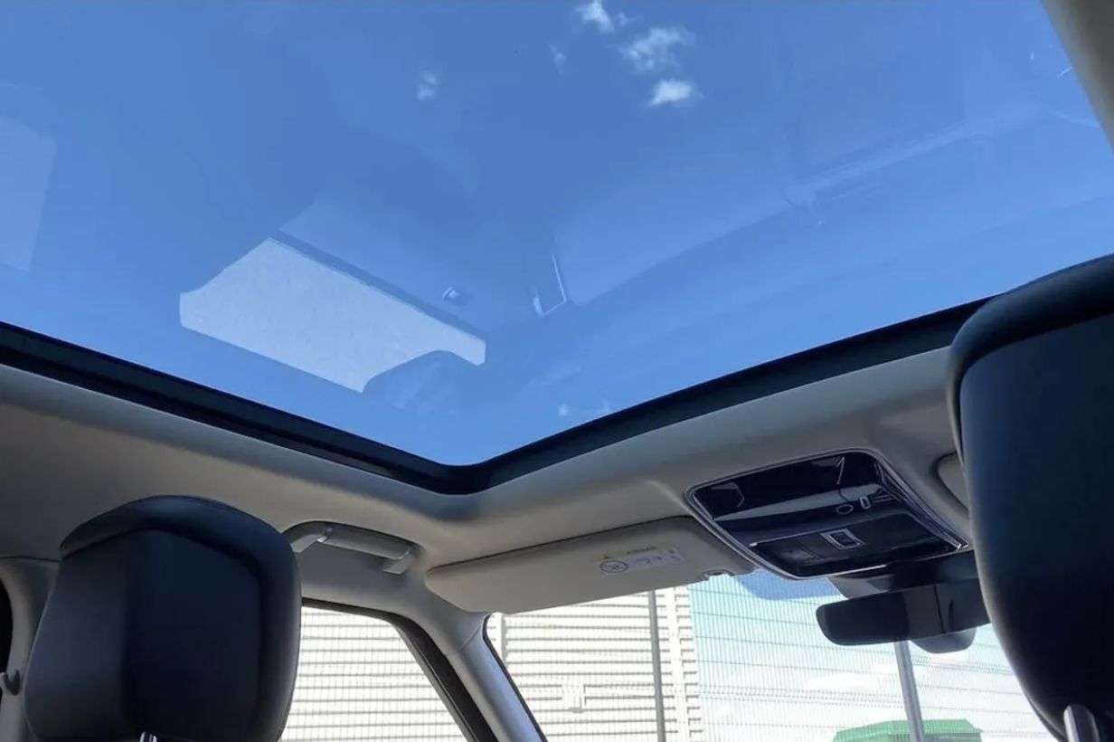 A 2018 LAND ROVER RANGE ROVER 3.0 SD V6 Vogue SUV 5dr Diesel Auto 4WD Euro 6 (s/s) (275 ps) 1 FORMER KEEP A 2018 LAND ROVER RANGE ROVER 3.0 SD V6 Vogue SUV 5dr Diesel Auto 4WD Euro 6 (s/s) (275 ps) 1 FORMER KEEP