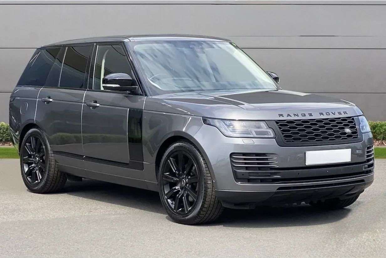 A 2018 LAND ROVER RANGE ROVER 3.0 SD V6 Vogue SUV 5dr Diesel Auto 4WD Euro 6 (s/s) (275 ps) 1 FORMER KEEP A 2018 LAND ROVER RANGE ROVER 3.0 SD V6 Vogue SUV 5dr Diesel Auto 4WD Euro 6 (s/s) (275 ps) 1 FORMER KEEP