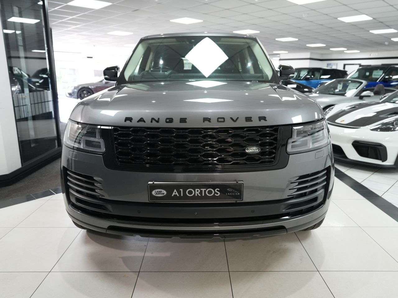 A 2018 LAND ROVER RANGE ROVER 3.0 SD V6 Vogue SUV 5dr Diesel Auto 4WD Euro 6 (s/s) (275 ps) 1 FORMER KEEP A 2018 LAND ROVER RANGE ROVER 3.0 SD V6 Vogue SUV 5dr Diesel Auto 4WD Euro 6 (s/s) (275 ps) 1 FORMER KEEP