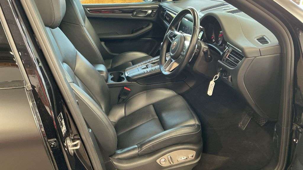 2019 PORSCHE MACAN 2019 PORSCHE MACAN
