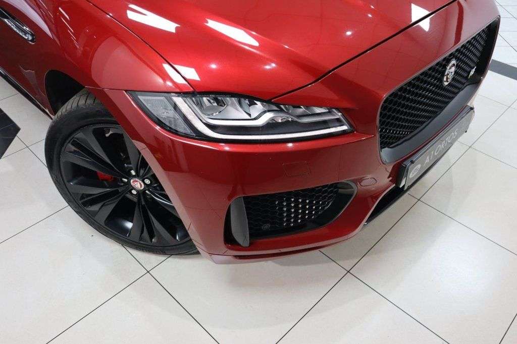 2018 JAGUAR F-PACE 2018 JAGUAR F-PACE