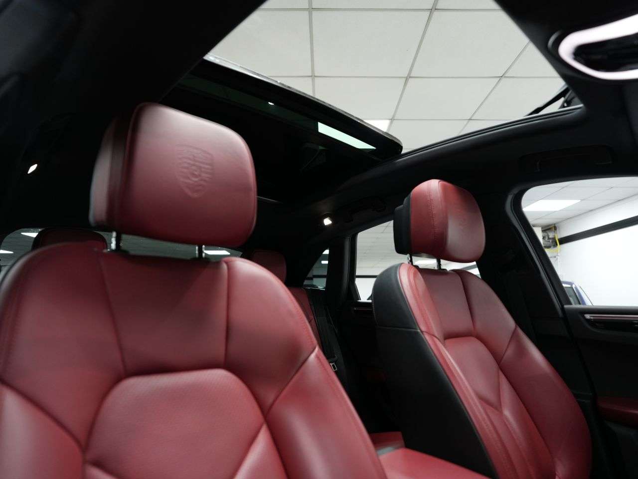 A 2019 PORSCHE MACAN 3.0T V6 S SUV 5dr Petrol PDK 4WD Euro 6 (s/s) (354 ps) ONE FORMER KEEPER + A 2019 PORSCHE MACAN 3.0T V6 S SUV 5dr Petrol PDK 4WD Euro 6 (s/s) (354 ps) ONE FORMER KEEPER +
