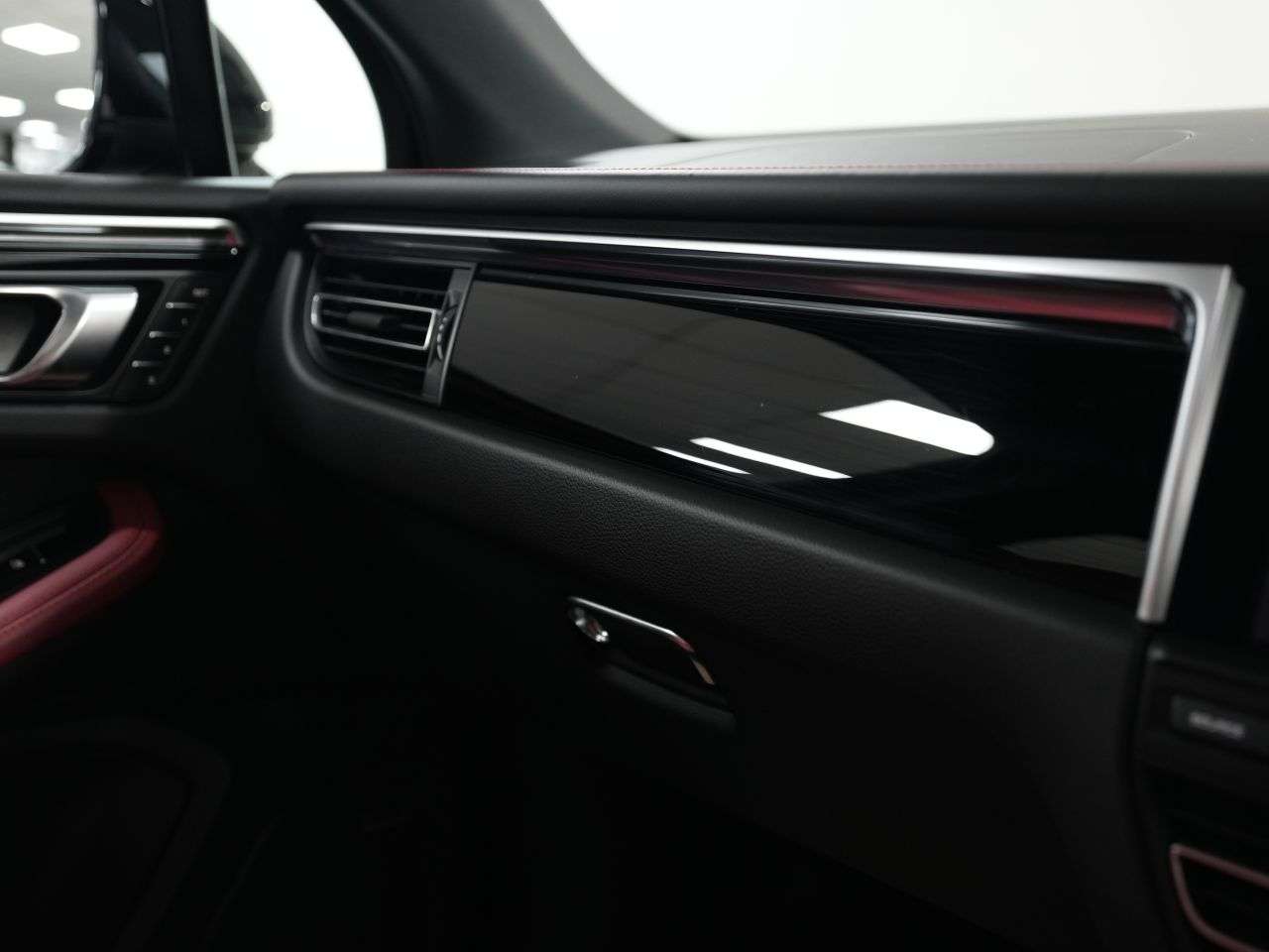 2019 PORSCHE MACAN 2019 PORSCHE MACAN