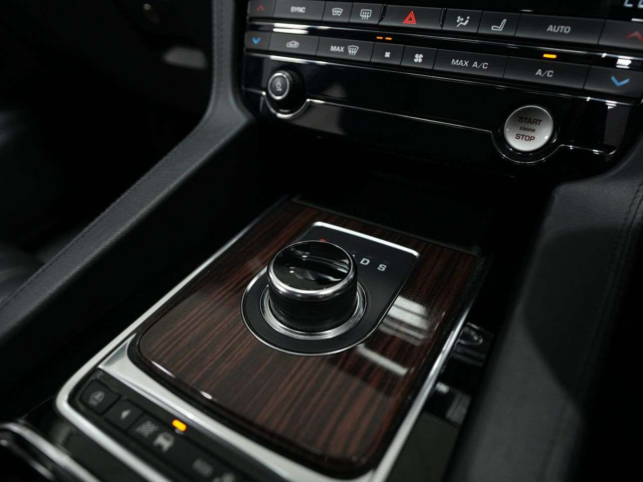 2018 JAGUAR F-PACE 2018 JAGUAR F-PACE
