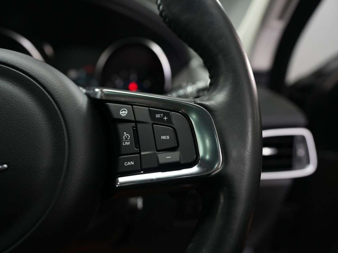 2018 JAGUAR F-PACE 2018 JAGUAR F-PACE