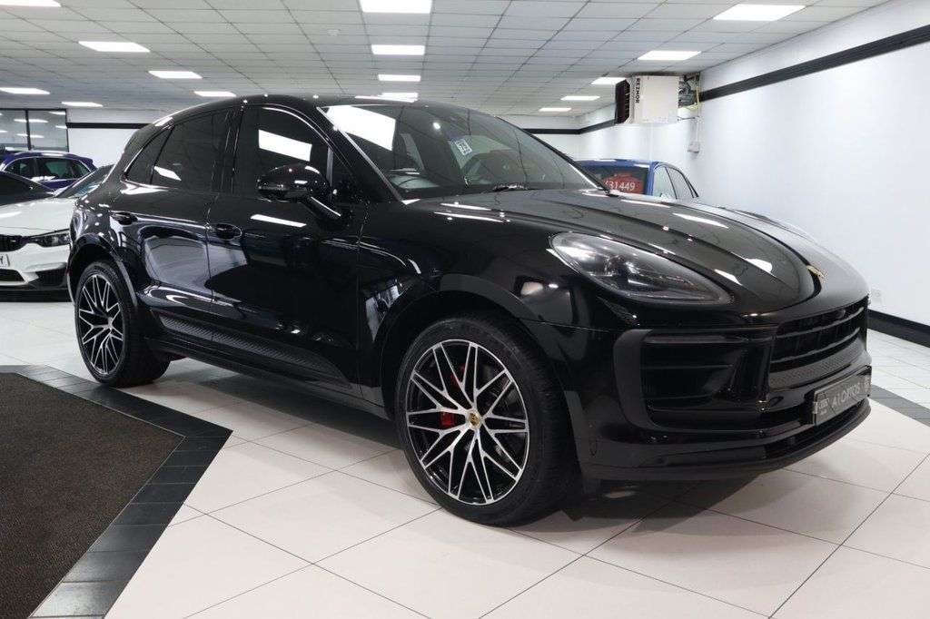 A 2023 PORSCHE MACAN 2.9T V6 S SUV 5dr Petrol PDK 4WD Euro 6 (s/s) (380 ps) 1 OWNER + FULL PORSC A 2023 PORSCHE MACAN 2.9T V6 S SUV 5dr Petrol PDK 4WD Euro 6 (s/s) (380 ps) 1 OWNER + FULL PORSC