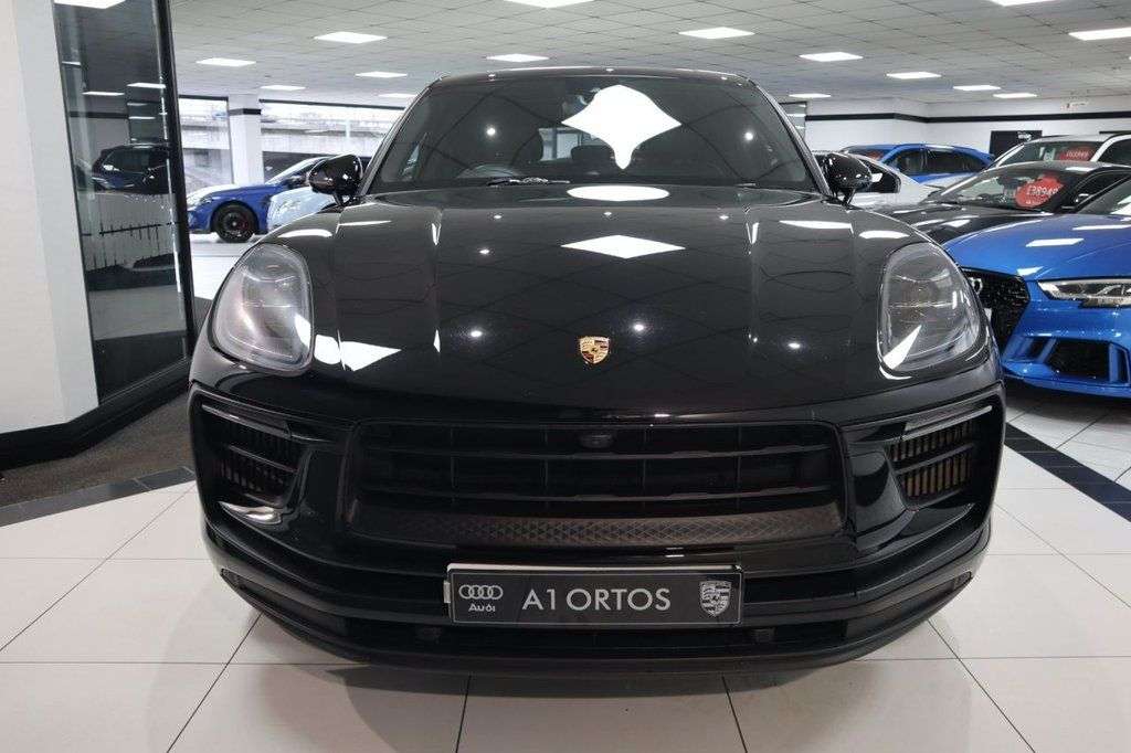 A 2023 PORSCHE MACAN 2.9T V6 S SUV 5dr Petrol PDK 4WD Euro 6 (s/s) (380 ps) 1 OWNER + FULL PORSC A 2023 PORSCHE MACAN 2.9T V6 S SUV 5dr Petrol PDK 4WD Euro 6 (s/s) (380 ps) 1 OWNER + FULL PORSC