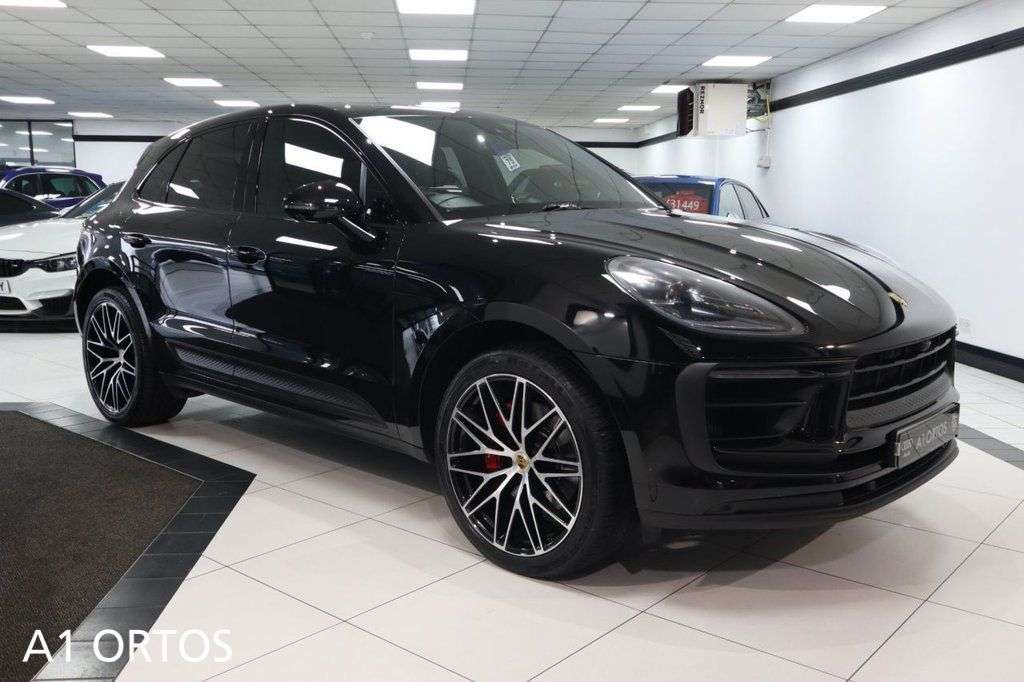 A 2023 PORSCHE MACAN 2.9T V6 S SUV 5dr Petrol PDK 4WD Euro 6 (s/s) (380 ps) 1 OWNER + FULL PORSC A 2023 PORSCHE MACAN 2.9T V6 S SUV 5dr Petrol PDK 4WD Euro 6 (s/s) (380 ps) 1 OWNER + FULL PORSC