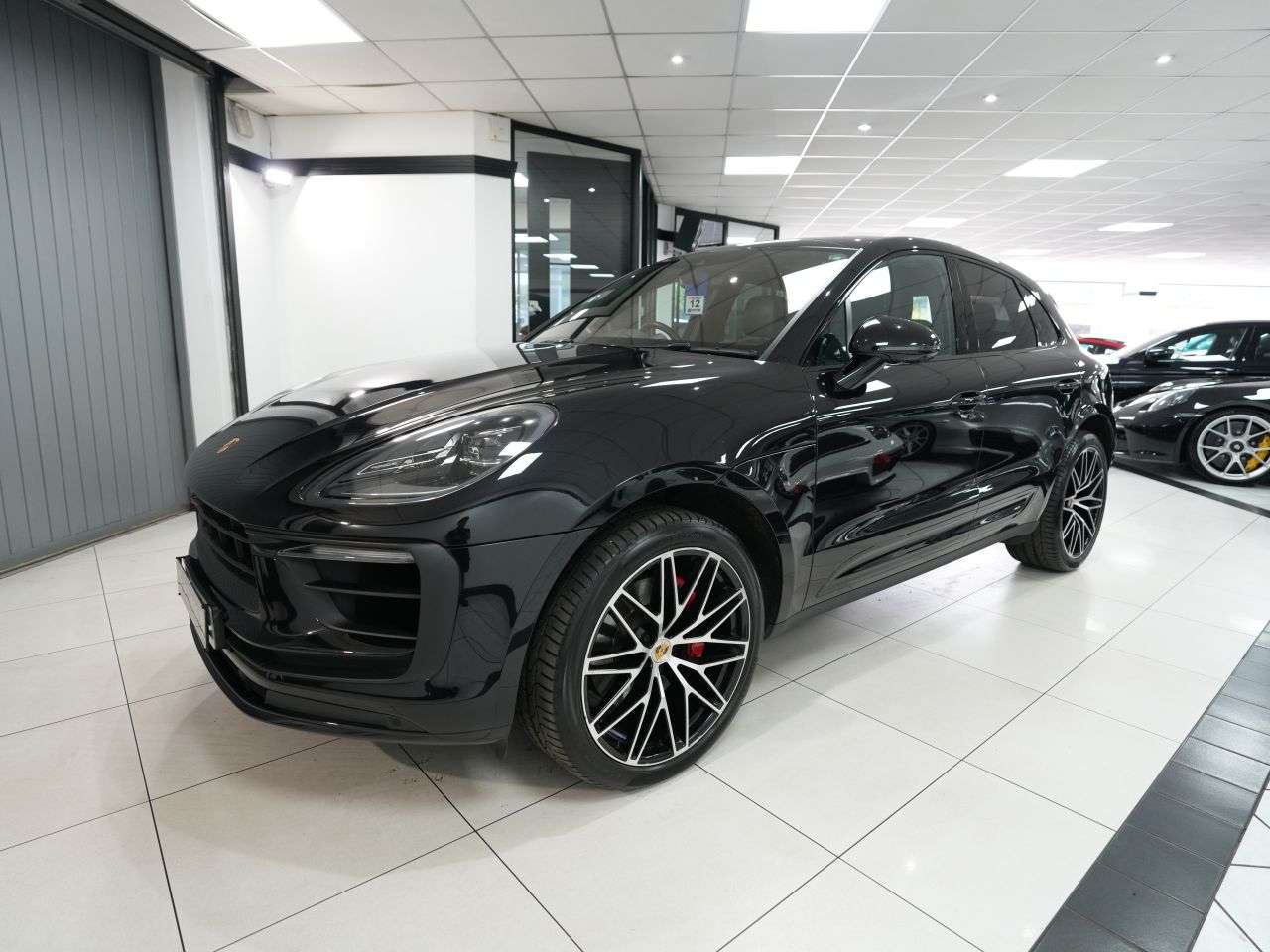 A 2023 PORSCHE MACAN 2.9T V6 S SUV 5dr Petrol PDK 4WD Euro 6 (s/s) (380 ps) 1 OWNER + FULL PORSC A 2023 PORSCHE MACAN 2.9T V6 S SUV 5dr Petrol PDK 4WD Euro 6 (s/s) (380 ps) 1 OWNER + FULL PORSC