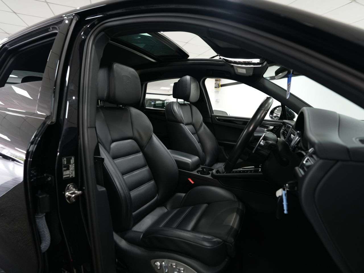 2023 PORSCHE MACAN 2023 PORSCHE MACAN