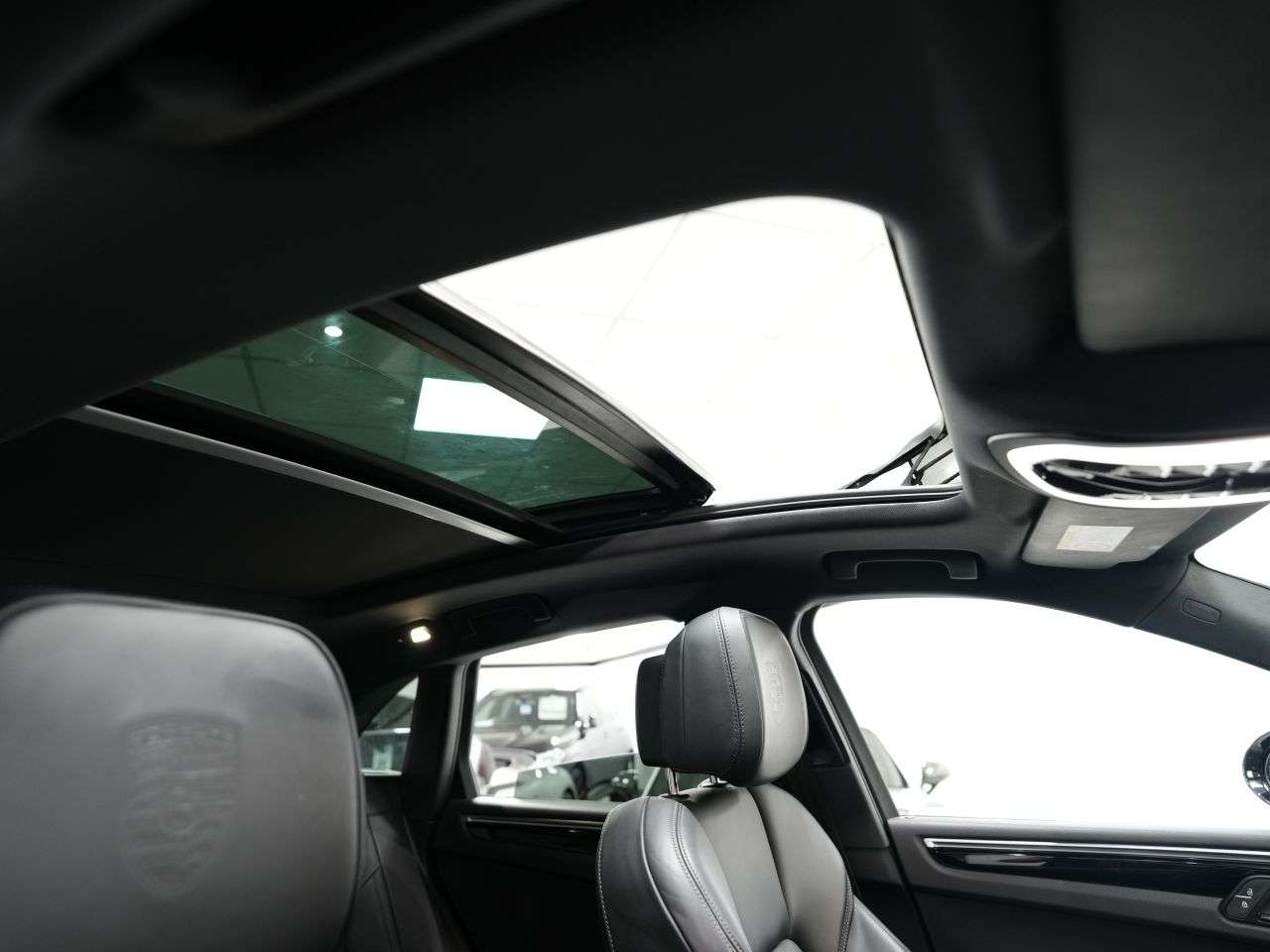 A 2023 PORSCHE MACAN 2.9T V6 S SUV 5dr Petrol PDK 4WD Euro 6 (s/s) (380 ps) 1 OWNER + FULL PORSC A 2023 PORSCHE MACAN 2.9T V6 S SUV 5dr Petrol PDK 4WD Euro 6 (s/s) (380 ps) 1 OWNER + FULL PORSC