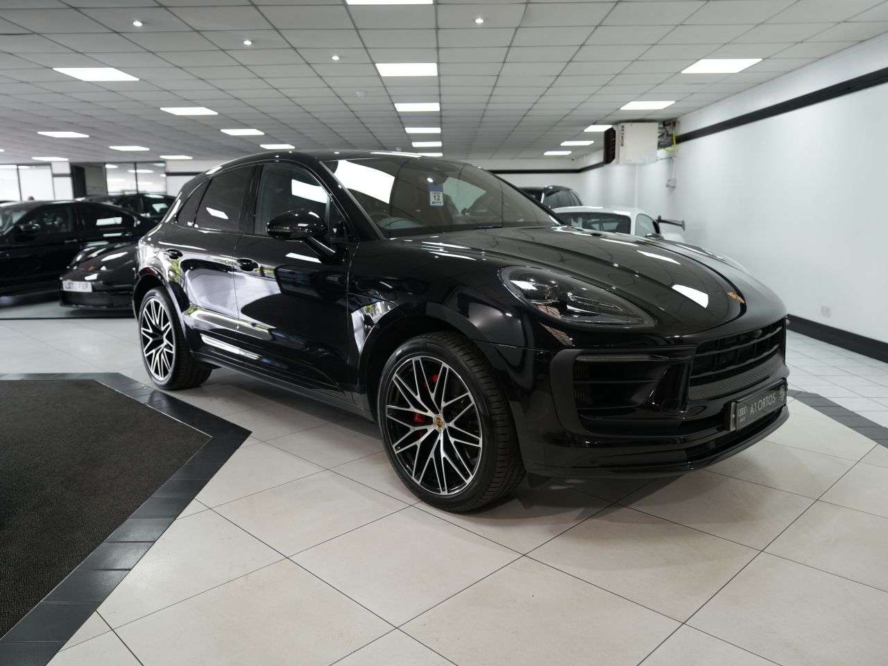 A 2023 PORSCHE MACAN 2.9T V6 S SUV 5dr Petrol PDK 4WD Euro 6 (s/s) (380 ps) 1 OWNER + FULL PORSC A 2023 PORSCHE MACAN 2.9T V6 S SUV 5dr Petrol PDK 4WD Euro 6 (s/s) (380 ps) 1 OWNER + FULL PORSC