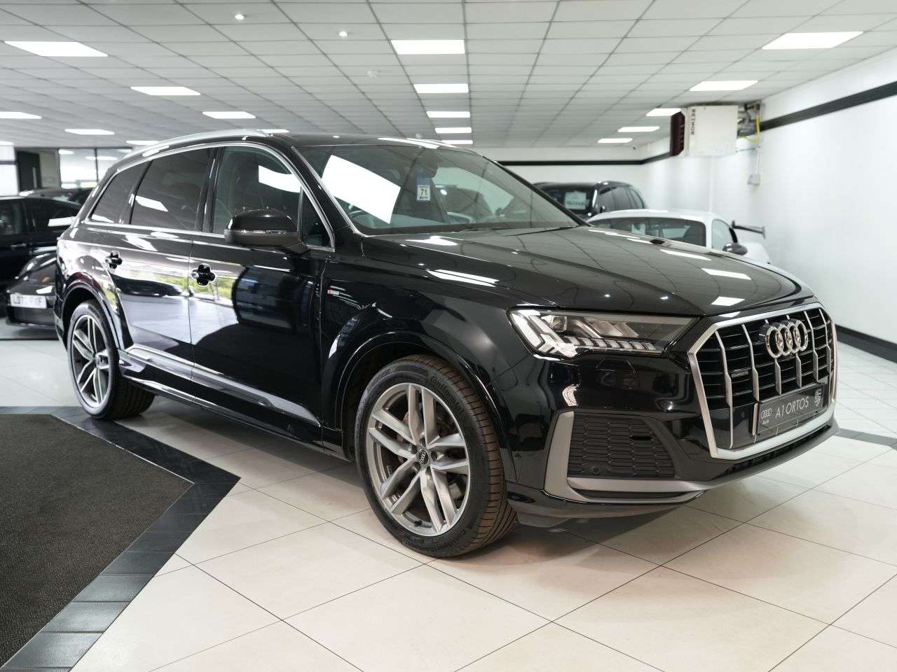 A 2020 AUDI Q7 3.0 TDI V6 50 S line SUV 5dr Diesel Tiptronic quattro Euro 6 (s/s) (286 ps) A 2020 AUDI Q7 3.0 TDI V6 50 S line SUV 5dr Diesel Tiptronic quattro Euro 6 (s/s) (286 ps)