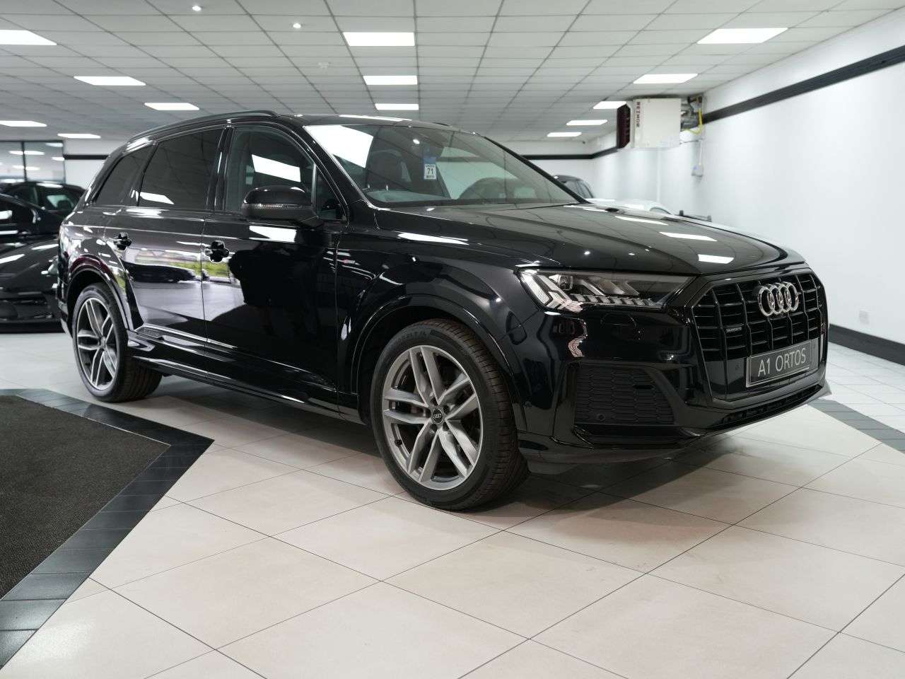 A 2020 AUDI Q7 3.0 TDI V6 50 S line SUV 5dr Diesel Tiptronic quattro Euro 6 (s/s) (286 ps) A 2020 AUDI Q7 3.0 TDI V6 50 S line SUV 5dr Diesel Tiptronic quattro Euro 6 (s/s) (286 ps)