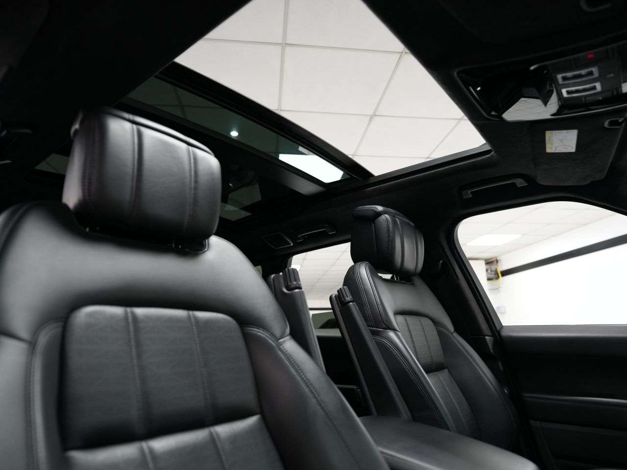 A 2020 LAND ROVER RANGE ROVER SPORT 3.0 SD V6 Autobiography Dynamic SUV 5dr Diesel Auto 4WD Euro 6 (s/s) (306 p A 2020 LAND ROVER RANGE ROVER SPORT 3.0 SD V6 Autobiography Dynamic SUV 5dr Diesel Auto 4WD Euro 6 (s/s) (306 p