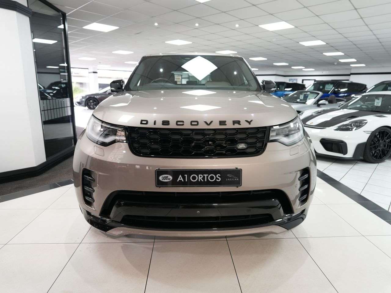 A 2021 LAND ROVER DISCOVERY 3.0 D300 MHEV R-Dynamic HSE SUV 5dr Diesel Auto 4WD Euro 6 (s/s) (300 ps) F A 2021 LAND ROVER DISCOVERY 3.0 D300 MHEV R-Dynamic HSE SUV 5dr Diesel Auto 4WD Euro 6 (s/s) (300 ps) F