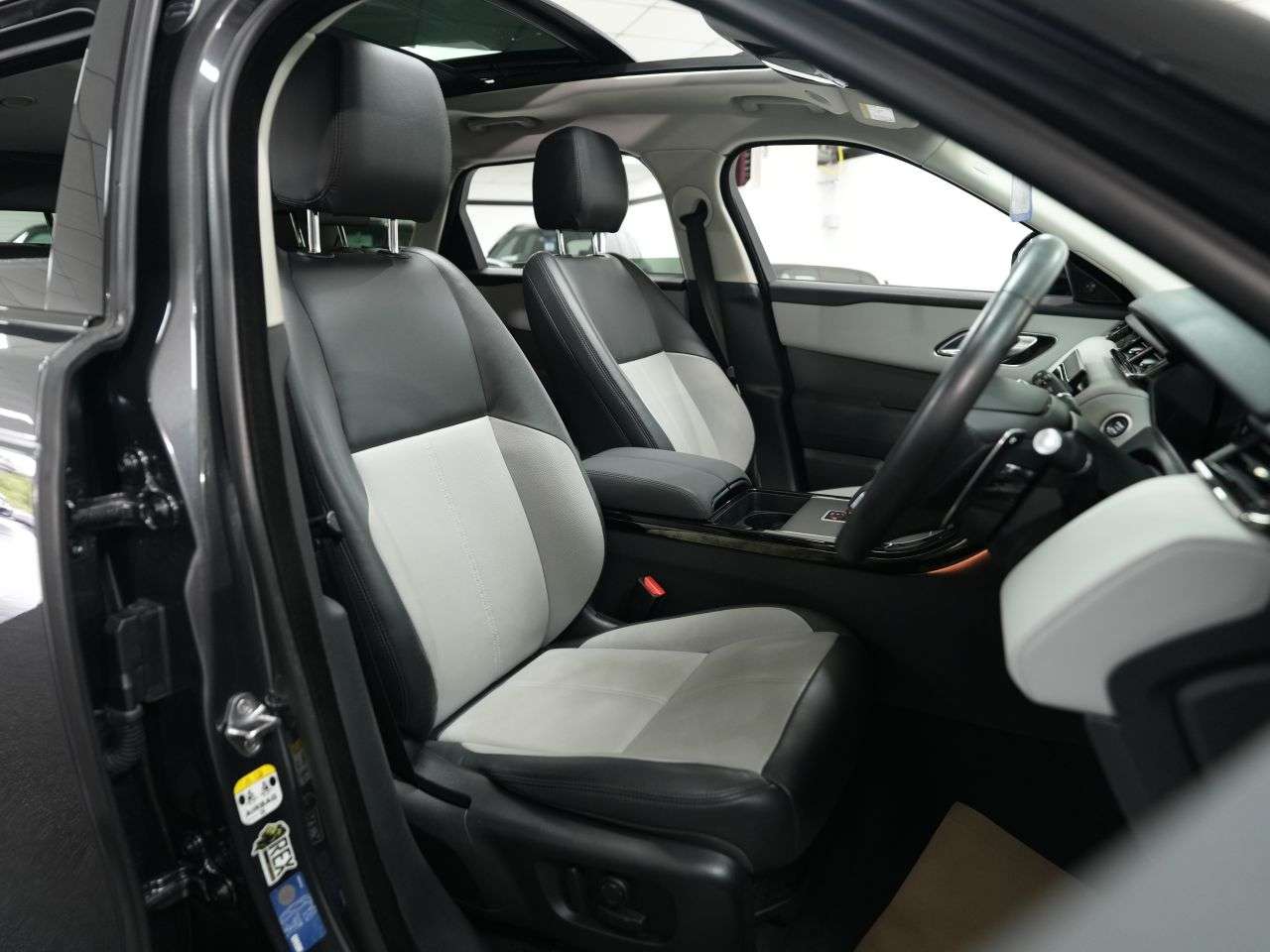 2024 LAND ROVER RANGE ROVER VELAR 2024 LAND ROVER RANGE ROVER VELAR