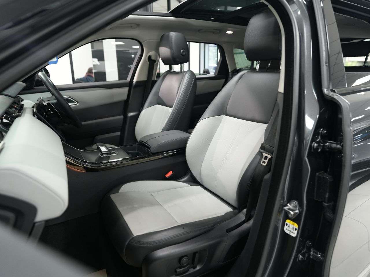 2024 LAND ROVER RANGE ROVER VELAR 2024 LAND ROVER RANGE ROVER VELAR