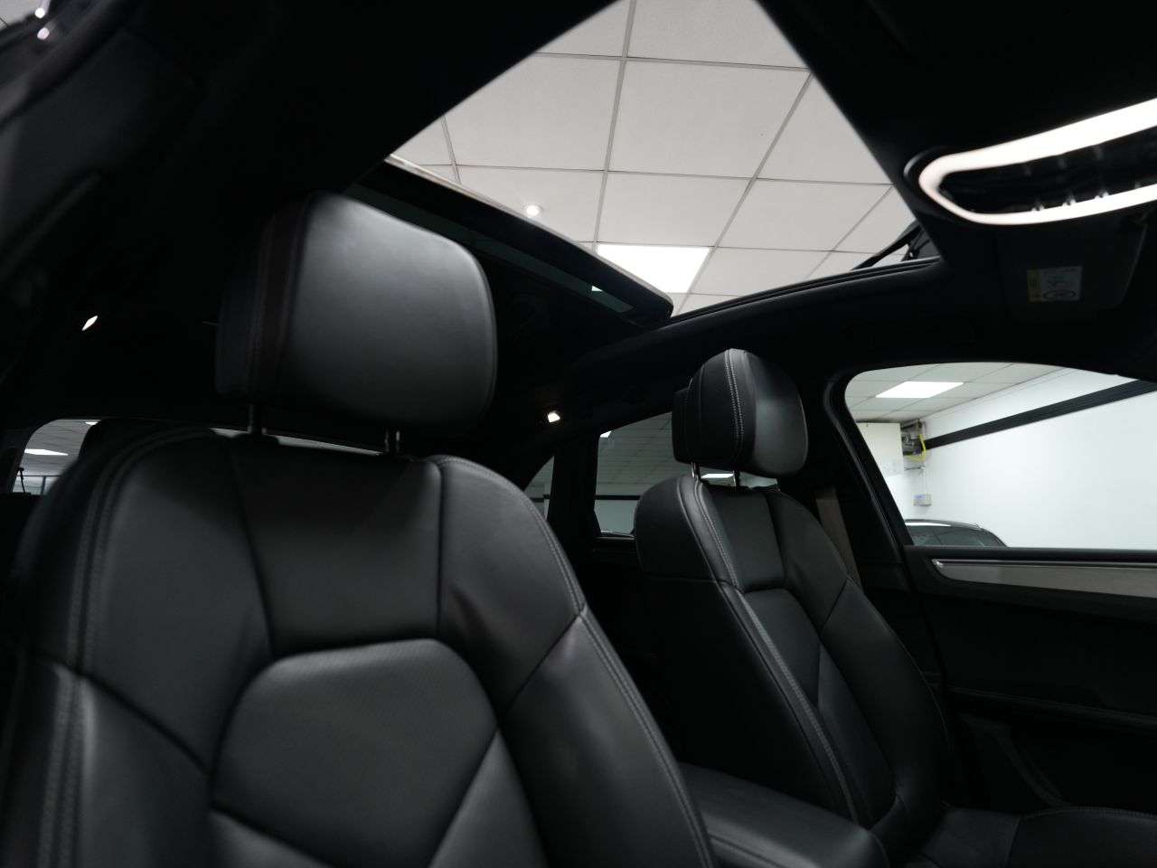 A 2022 PORSCHE MACAN 2.9T V6 S SUV 5dr Petrol PDK 4WD Euro 6 (s/s) (380 ps) 1 OWNER FROM NEW + 1 A 2022 PORSCHE MACAN 2.9T V6 S SUV 5dr Petrol PDK 4WD Euro 6 (s/s) (380 ps) 1 OWNER FROM NEW + 1